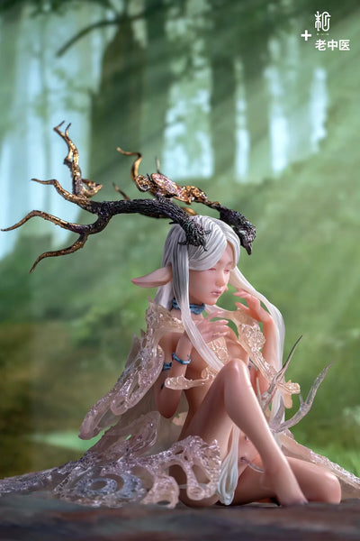 The Deer Lady Version 1 – Manas SUM – ActionFigure Brasil — com base expositora