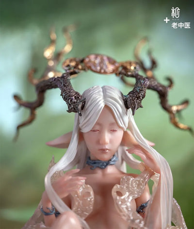 The Deer Lady Version 1 – Manas SUM – ActionFigure Brasil — close