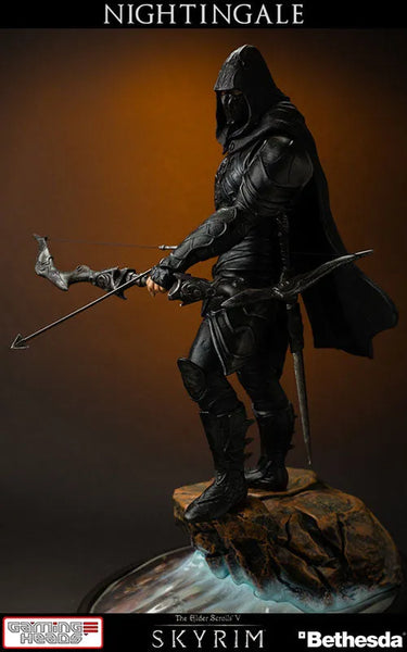 The Elder Scrolls V: Skyrim/Nightingale 1/6 Statueㅤ – Gantaku – ActionFigure Brasil — com base expositora