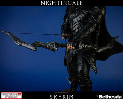 The Elder Scrolls V: Skyrim/Nightingale 1/6 Statueㅤ – Gantaku – ActionFigure Brasil — com base expositora