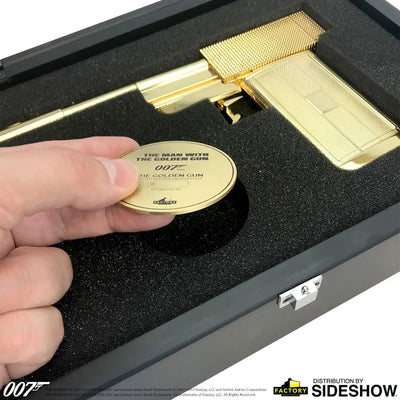 The Golden Gun - LIMITED EDITION – Factory Entertainment – ActionFigure Brasil — embalagem