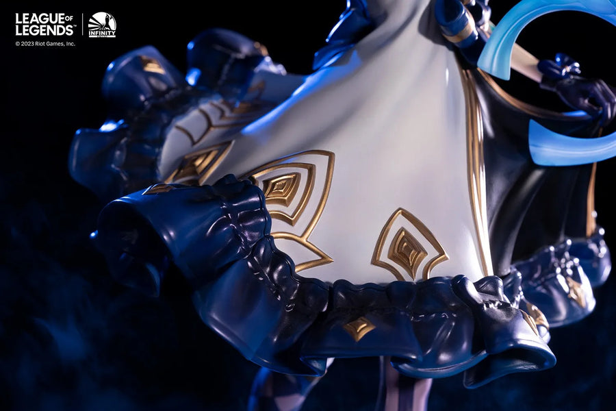 The Hallowed Seamstress Gwen - LIMITED EDITION: 997 – Infinity Studio – ActionFigure Brasil