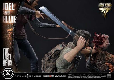The Last of Us - Clicker - Ellie - Joel - Ultimate Premium Masterline UPMTLOU-03DX - 1/4 - DX Version (Prime 1 Studio)ㅤ – Prime 1 Studio – ActionFigureBrasil — com base expositora