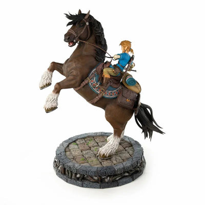 The Legend of Zelda - Breath of the Wild - Link on Horse - Statue (First 4 Figures)ㅤ – First 4 Figures – ActionFigure Brasil — ambientada