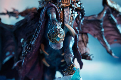 The Lich King & Invincible – Activision Blizzard – ActionFigure Brasil — ângulo diferente