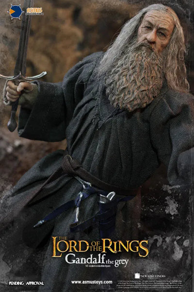 The Lord of the Rings 1/6 Collectible Action Figure - Gandalf the Greyㅤ – Asmus Toys – ActionFigureBrasil — com base expositora