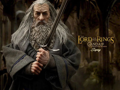 The Lord of the Rings 1/6 Collectible Action Figure - Gandalf the Greyㅤ – Asmus Toys – ActionFigureBrasil — ângulo diferente