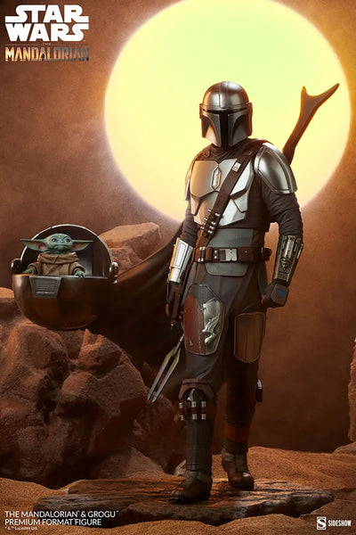 The Mandalorian™ and Grogu™ - LIMITED EDITION: 7500 – Sideshow Collectibles – ActionFigure Brasil — com base expositora