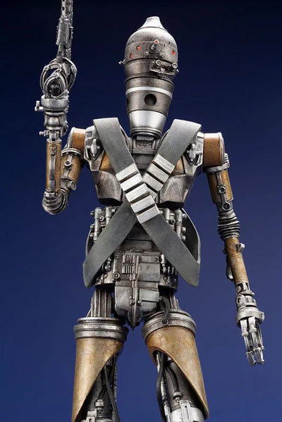 The Mandalorian - IG-11 - ARTFX - 1/10 (Kotobukiya)ㅤ – Kotobukiya – ActionFigureBrasil — com base expositora