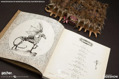 The Monster Book of Monsters – Insight Collectibles – ActionFigure Brasil — embalagem