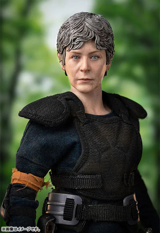 The Walking Dead - Carol Peletier - Season 1 - 1/6 (threezero)ㅤ – ThreeZero – ActionFigure Brasil — ângulo diferente