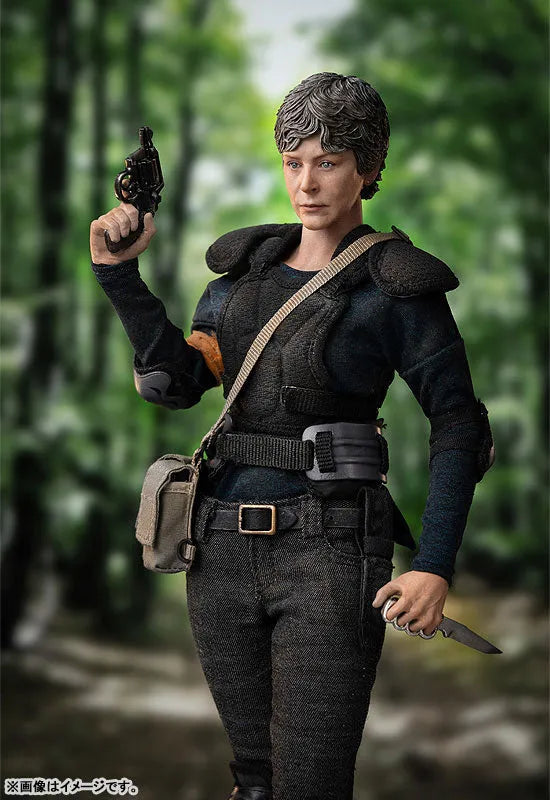 The Walking Dead - Carol Peletier - Season 1 - 1/6 (threezero)ㅤ – ThreeZero – ActionFigure Brasil — ângulo diferente