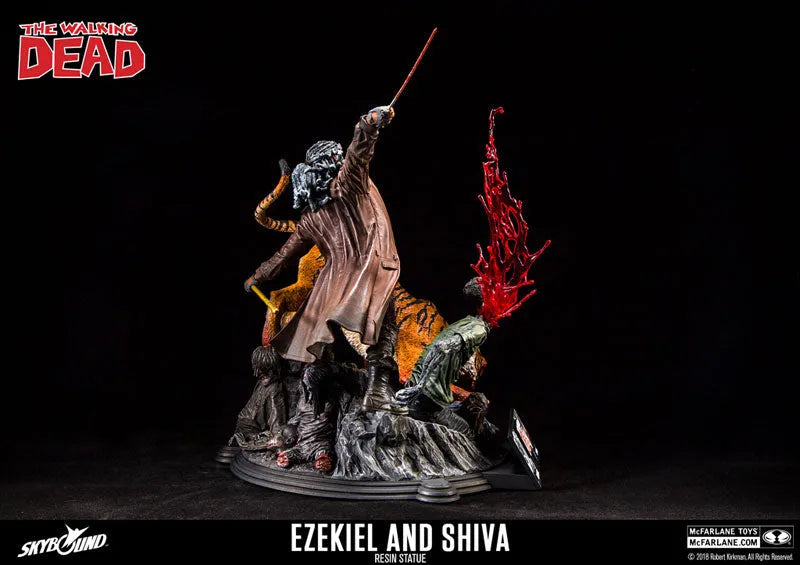 The Walking Dead - Ezekiel & Shiva Statueㅤ – McFarlane Toys – ActionFigure Brasil