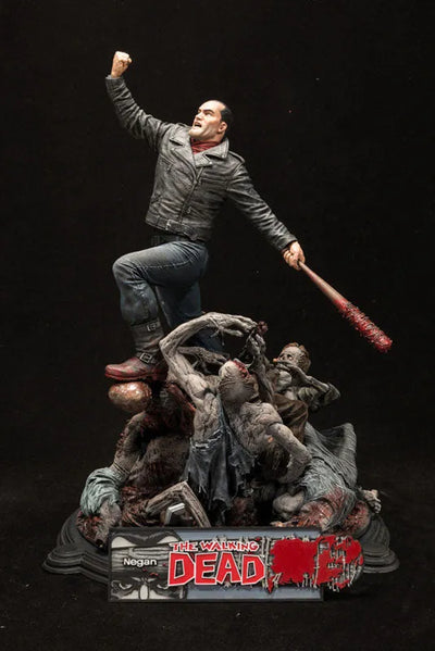 The Walking Dead - Negan Statueㅤ – McFarlane Toys/豆魚雷 – ActionFigure Brasil