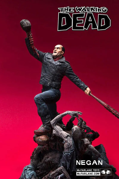 The Walking Dead - Negan Statueㅤ – McFarlane Toys/豆魚雷 – ActionFigureBrasil — com base expositora