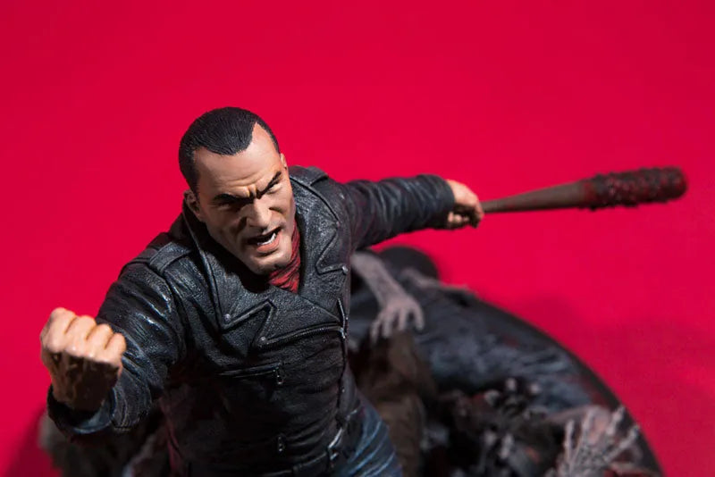 The Walking Dead - Negan Statueㅤ – McFarlane Toys/豆魚雷 – ActionFigure Brasil