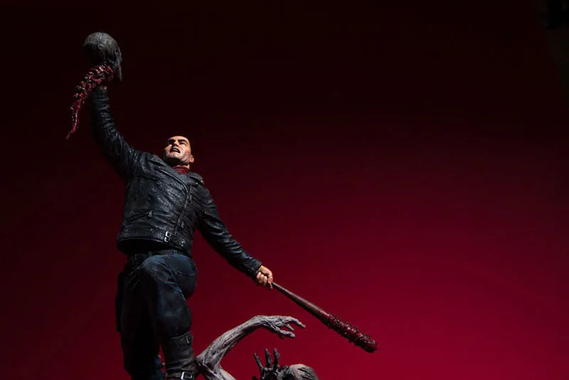 The Walking Dead - Negan Statueㅤ – McFarlane Toys/豆魚雷 – ActionFigure Brasil
