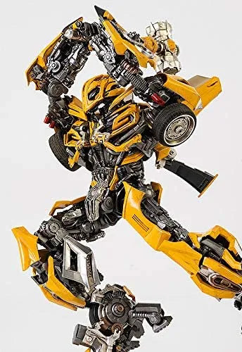 Transformers: The Last Knight - Bumblebee - DLX (threezero)ㅤ – ThreeZero – ActionFigure Brasil — ambientada