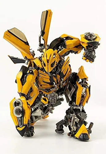 Transformers: The Last Knight - Bumblebee - DLX (threezero)ㅤ – ThreeZero – ActionFigure Brasil — com base expositora