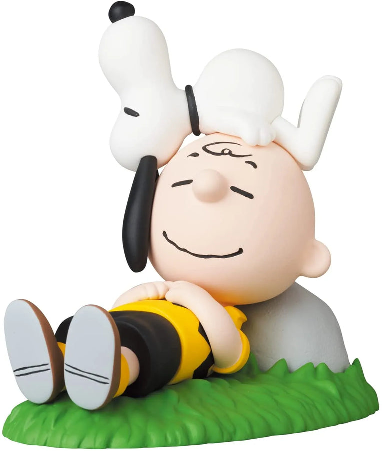 Ultra Detail Figure No.681 - PEANUTS SERIES 13 - NAPPING CHARLIE BROWN & SNOOPY (Medicom Toy)ㅤ – Medicom Toy – ActionFigure Brasil