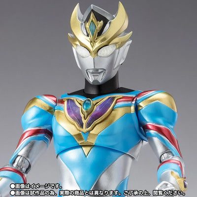 Ultraman Decker - S.H.Figuarts - Dynamic Type (Bandai Spirits) [Shop Exclusive]ㅤ – Bandai Spirits – ActionFigureBrasil — ângulo diferente