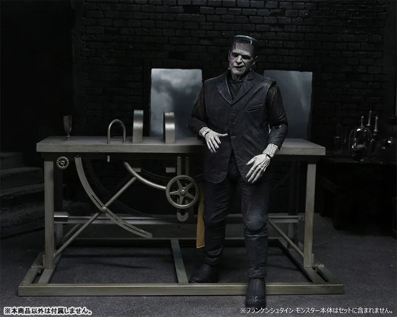 Universal Monsters / Frankenstein: 7 Inch Action Figure Accessory Packㅤ – Neca – ActionFigure Brasil
