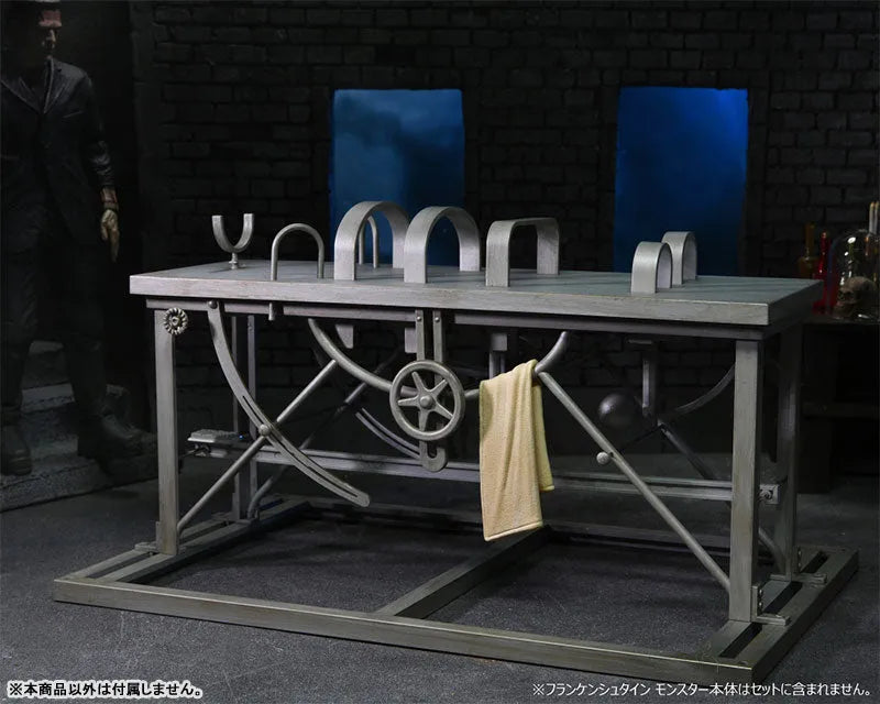 Universal Monsters / Frankenstein: 7 Inch Action Figure Accessory Packㅤ – Neca – ActionFigure Brasil