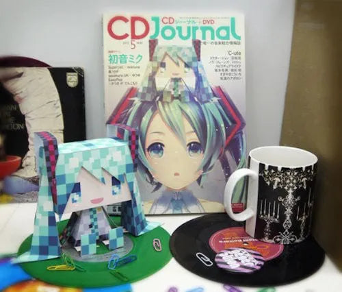 Vocaloid - Hatsune Miku - GraPhig #126 - Checkered ver. (Cospa)ㅤ – Cospa – ActionFigure Brasil