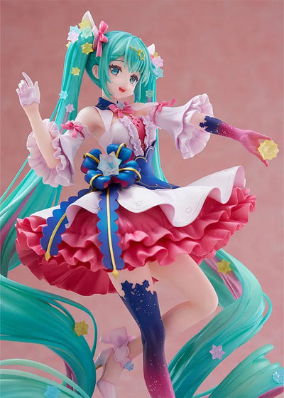 Vocaloid - Hatsune Miku - Hatsune Miku × CRECO - 2026 Re-release (Creators' Collection) - 1/7 - Rosuuri Ver. (Alice Glint, DMM Factory, Pixiv)ㅤ – DMM Factory as ManufacturerAlice Glint as ProducerPixiv as Planning – ActionFigureBrasil — ambientada