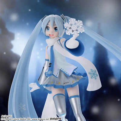 Vocaloid - Hatsune Miku - Luminasta - Snow Miku Skytown Ver. (SEGA)ㅤ – Sega – ActionFigureBrasil — com base expositora