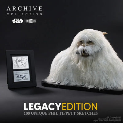 WAMPA™ Puppet Legacy Edition - LIMITED EDITION: 100 – Regal Robot – ActionFigure Brasil — com base expositora