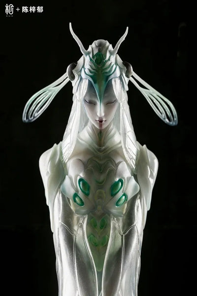 White Cicada - LIMITED EDITION: 350 – Manas SUM – ActionFigure Brasil