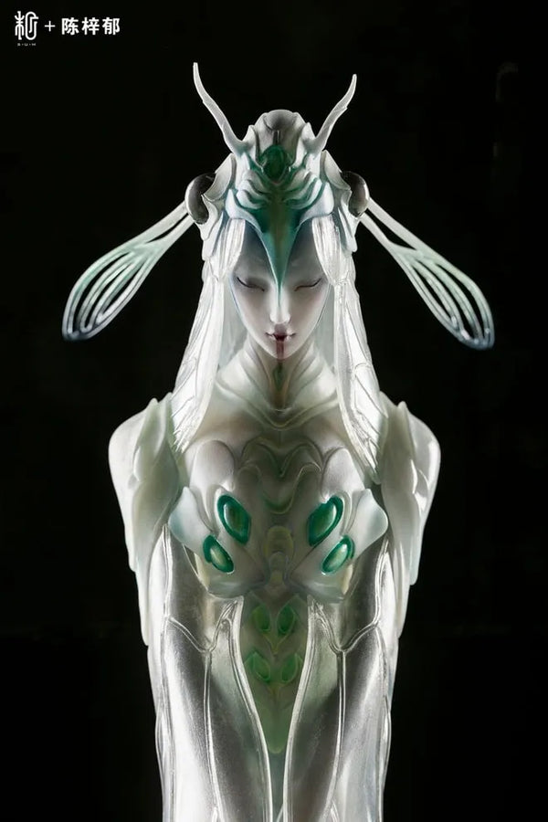 White Cicada - LIMITED EDITION: 350 – Manas SUM – ActionFigure Brasil