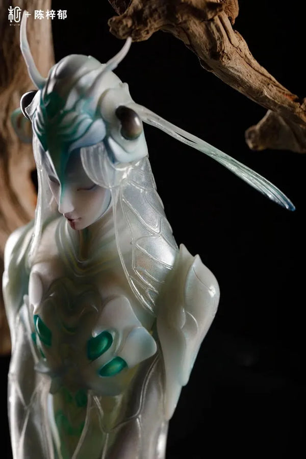 White Cicada - LIMITED EDITION: 350 – Manas SUM – ActionFigure Brasil