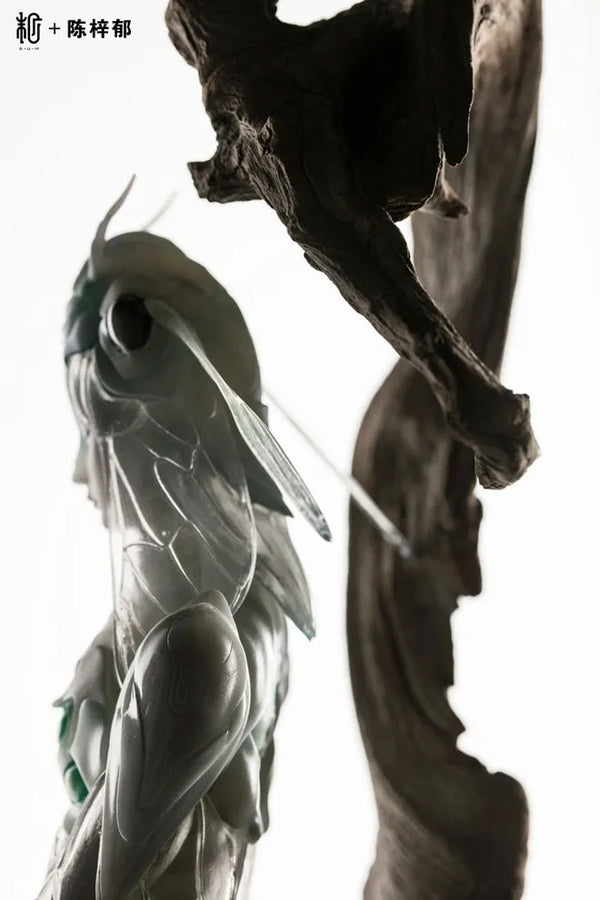 White Cicada - LIMITED EDITION: 350 – Manas SUM – ActionFigure Brasil