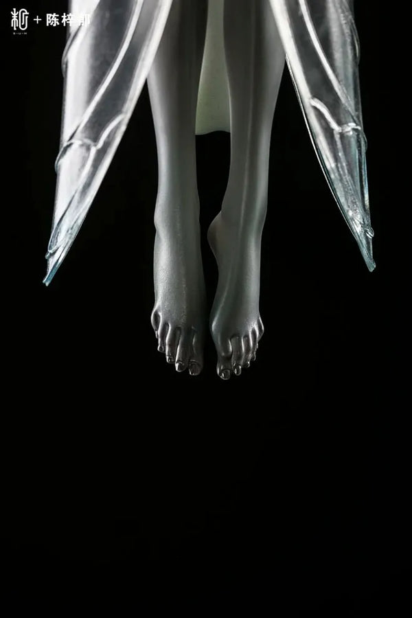 White Cicada - LIMITED EDITION: 350 – Manas SUM – ActionFigure Brasil