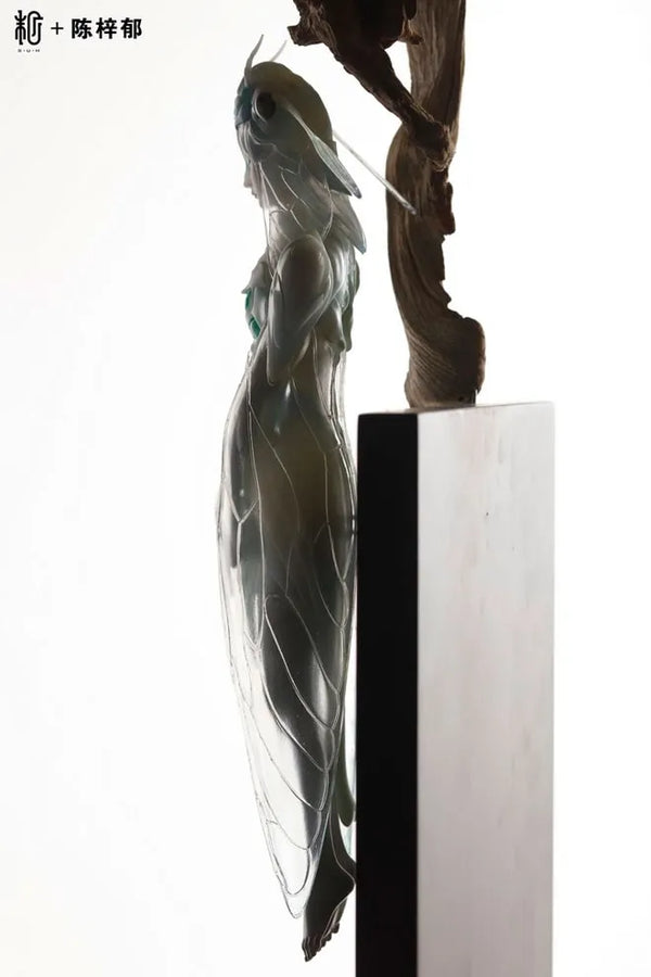 White Cicada - LIMITED EDITION: 350 – Manas SUM – ActionFigure Brasil