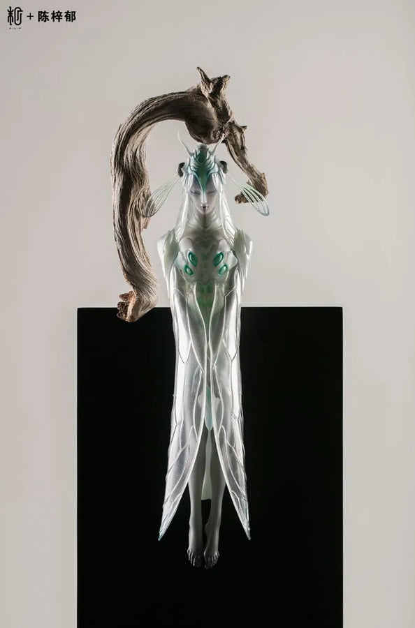 White Cicada - LIMITED EDITION: 350 – Manas SUM – ActionFigure Brasil