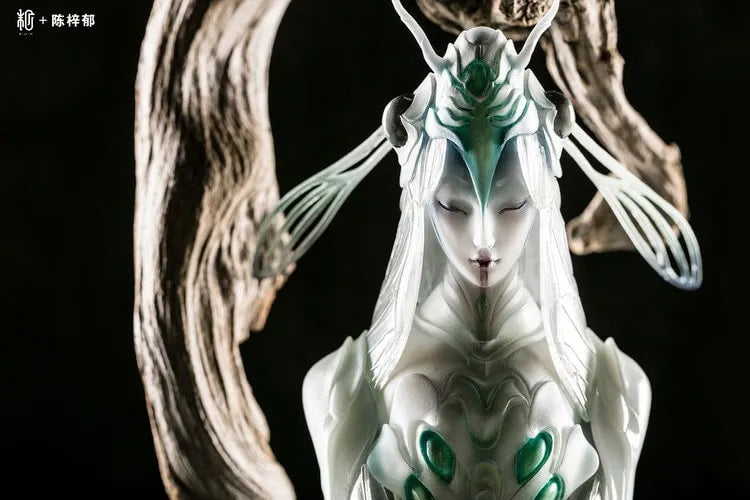 White Cicada - LIMITED EDITION: 350 – Manas SUM – ActionFigure Brasil