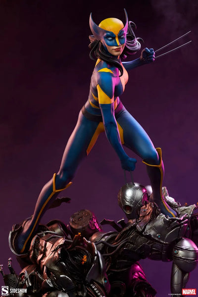 Wolverine: X-23 Uncaged - LIMITED EDITION: 500 – Sideshow Collectibles – ActionFigure Brasil — com base expositora