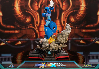 X (Final Weapon) (Blue) – First 4 Figures – ActionFigure Brasil — com base expositora