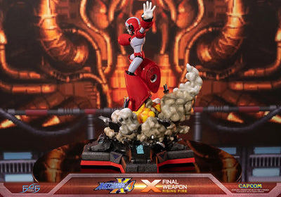 X (Final Weapon) Rising Fire (Red) – First 4 Figures – ActionFigure Brasil — com base expositora