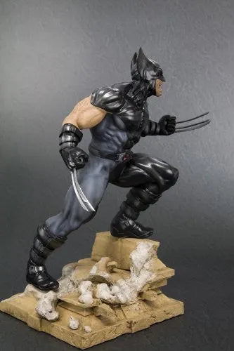 X-Force - Wolverine - Fine Art Statue - 1/6 (Kotobukiya)ㅤ – Kotobukiya – ActionFigure Brasil — com base expositora