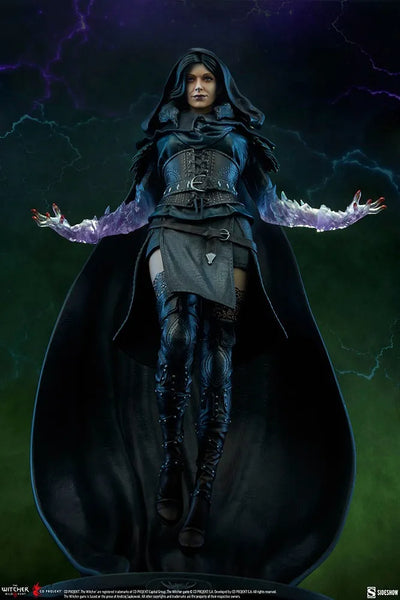 Yennefer - LIMITED EDITION: 500 – Sideshow Collectibles – ActionFigure Brasil — com base expositora
