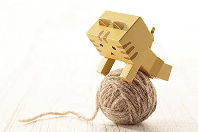 Yotsuba&! - Danboard - Mini ver. (Kotobukiya)ㅤ – Kotobukiya – ActionFigureBrasil — ângulo diferente