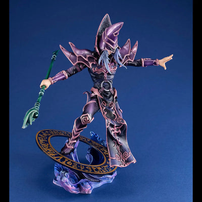 Yu-Gi-Oh! Duel Monsters - Black Magician - Art Works Monsters - -Shukumei no Kettou- (MegaHouse) [Shop Exclusive]ㅤ – MegaHouse – ActionFigureBrasil — ambientada