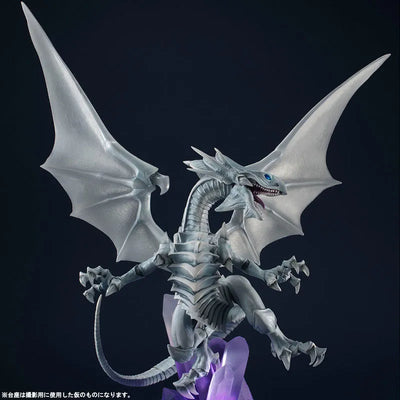 Yu-Gi-Oh! Duel Monsters - Blue-Eyes White Dragon - Art Works Monsters (MegaHouse)ㅤ – MegaHouse – ActionFigureBrasil — com base expositora