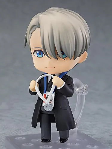 Yuri!!! on Ice - Victor Nikiforov - Nendoroid #865 - Coach ver. (Orange Rouge)ㅤ – Orange Rouge As Manufacturer – ActionFigure Brasil — acessórios
