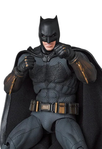 Zack Snyder's Justice League - Batman - Bruce Wayne - Mafex No.222 - Zack Snyder's Justice League Ver. (Medicom Toy)ㅤ – Medicom Toy – ActionFigureBrasil — ângulo diferente