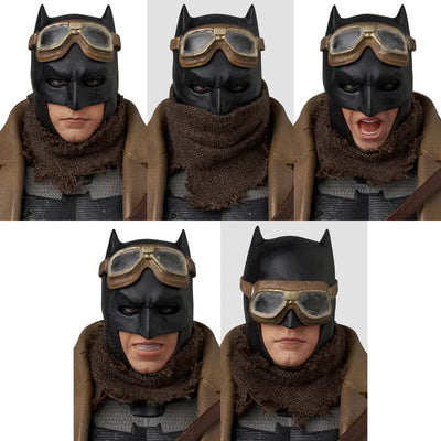 Zack Snyder's Justice League - Batman - Mafex No.260 - Knightmare (Medicom Toy)ㅤ – Medicom Toy – ActionFigureBrasil — embalagem